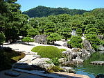 山から川が大河となり海にそそぐ様を表現しているのだとか。