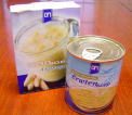 手前はエルテンスープ（えんどう豆のスープ）EUR0.9！ちょっと水を加えるのがおいしく飲むコツだとか：奥はホワイトアスパラのカップスープEUR0.59！