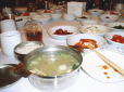 西大門”Newlbom”でカルビタン。コクはあるけどさっぱりした、カルビ入りのスープにご飯やキムチを入れて食べる。真赤にする程おいしいそうです。